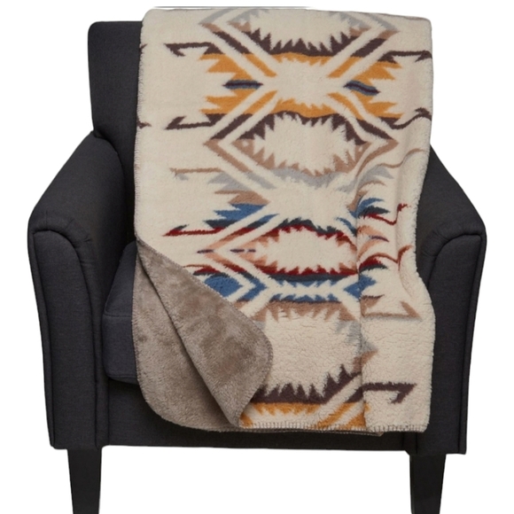 Pendleton White Sands Sherpa Throw Blanket - 50x70” - Picture 1 of 2